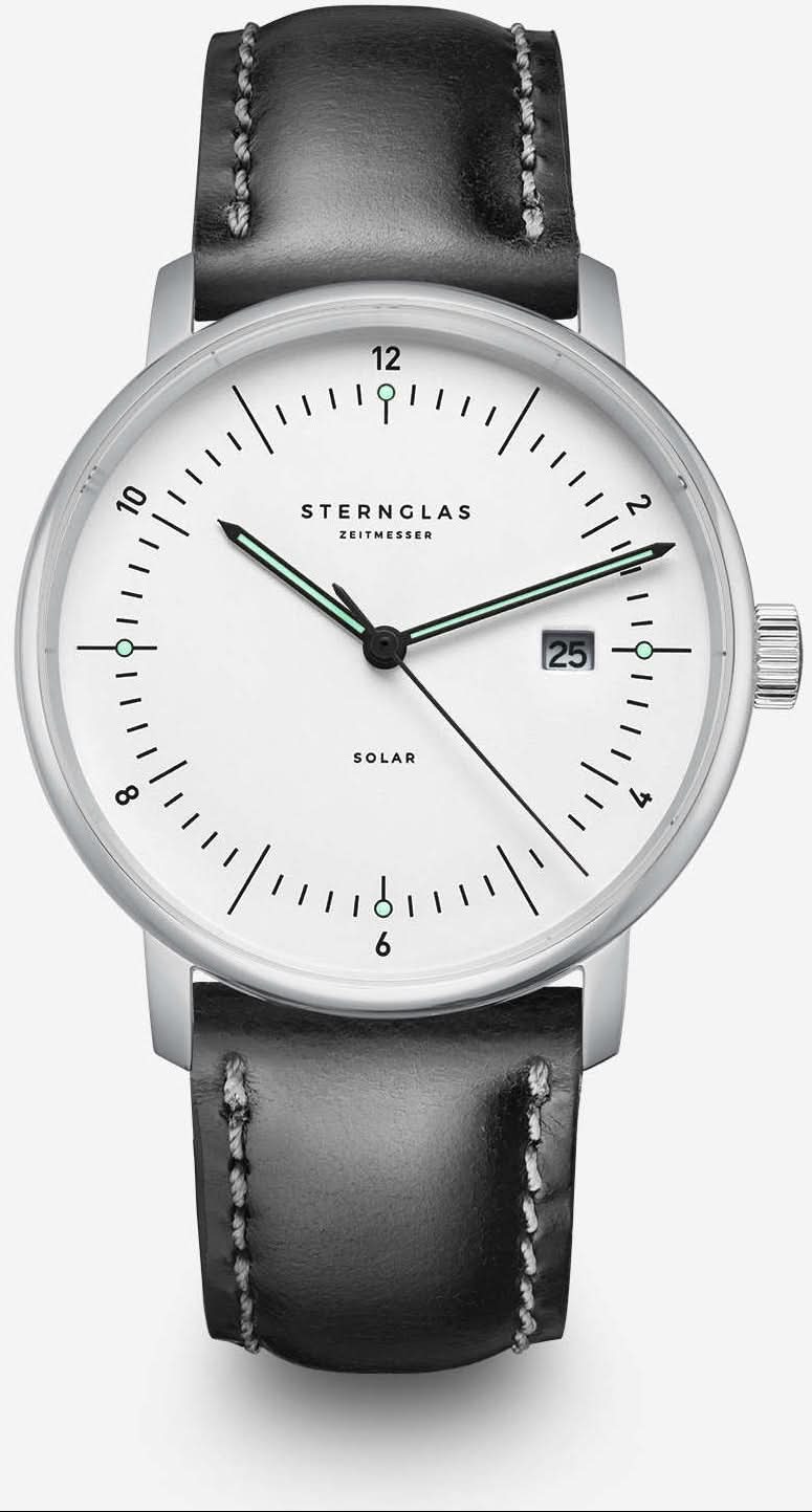 alt="Bracciale Naos in argento bianco e pelle nera con chiusura a fibbia, vista frontale su sfondo grigio"