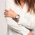 Swatch Originals Large SO29B703 Twice Again Armbanduhr Weiß • Biosourciertes Armband • Tag- und Datumsanzeige, Bild 7