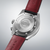 Seiko Prospex Herrenuhr mit Gehäuseboden, Datsun-Logo und braun-rotem Lederarmband.