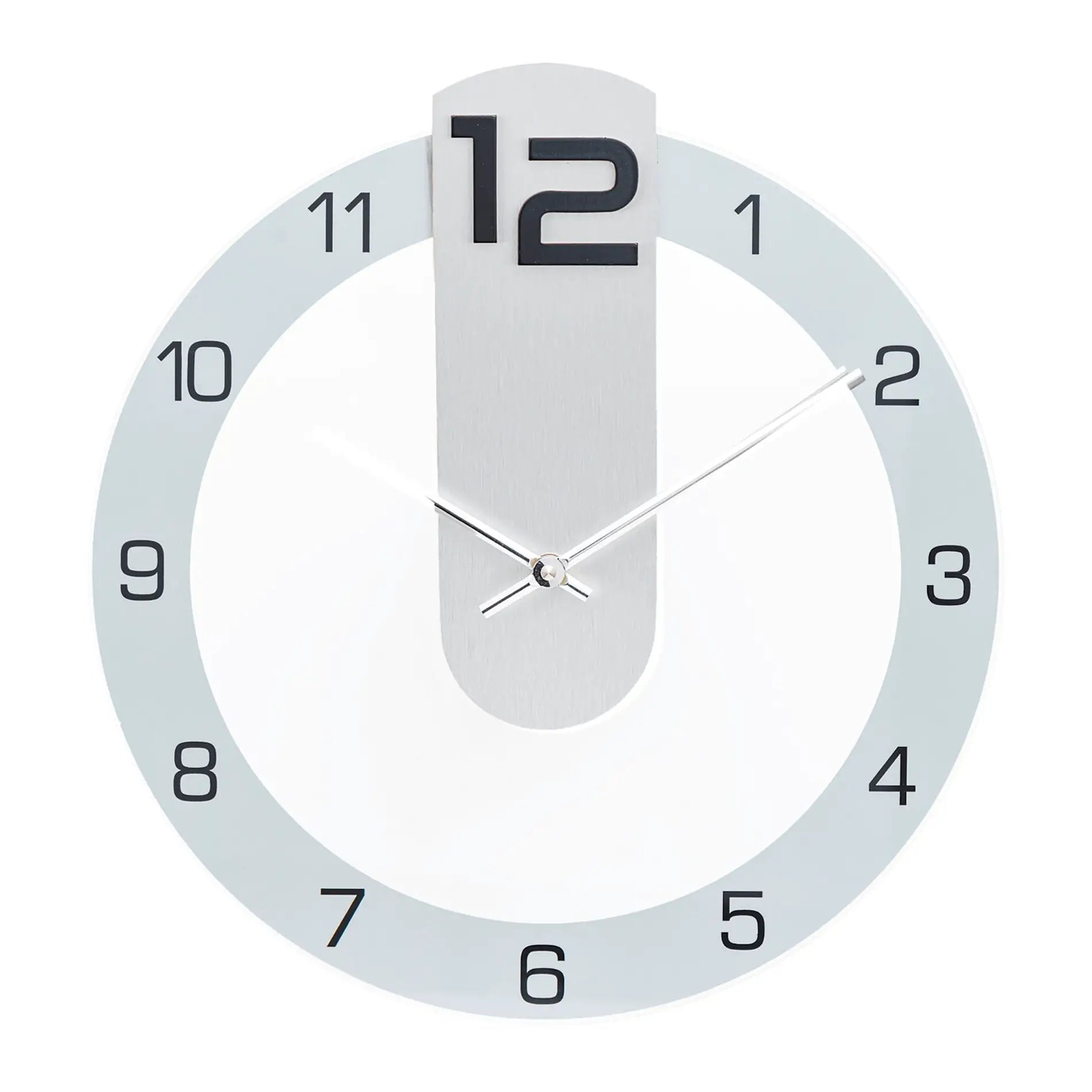 Funk-Wanduhr mit hellem Ziffernring, großen schwarzen Zahlen und silbernen Zeigern