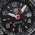 Quadrante orologio da uomo: sfondo nero, logo LUMINOX, datario e lancette rosse.