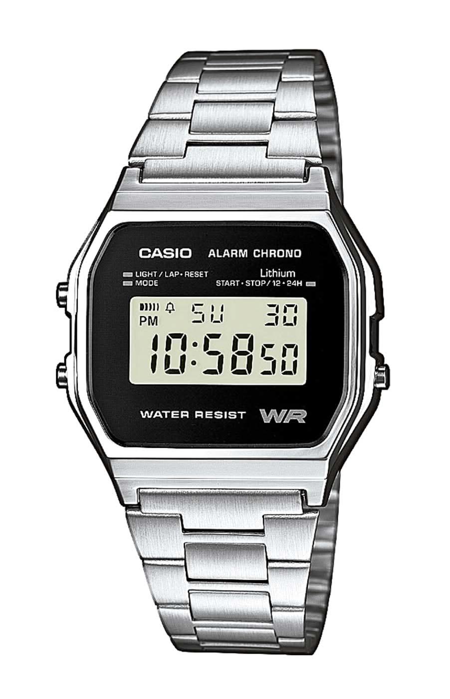 Orologio digitale CASIO con cinturino in acciaio inossidabile argentato, display nero e cassa squadrata.