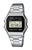 Orologio digitale CASIO con cinturino in acciaio inossidabile argentato, display nero e cassa squadrata.