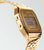 Orologio Casio Vintage color oro con cinturino in metallo, cassa laterale e display LCD con allarme.