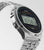 Orologio Casio Vintage di lato con corona e cinturino in metallo argentato, display scuro