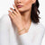 Bracciale a maglie color oro con elemento a forma di ancora tempestato di pietre al polso