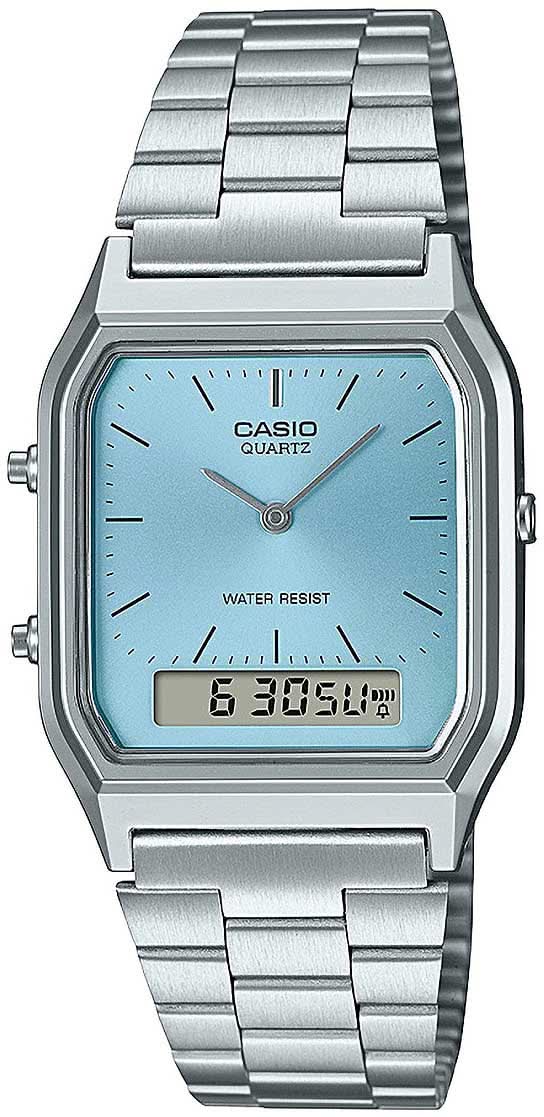Orologio Casio con cinturino in metallo argentato, quadrante azzurro e display digitale