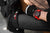 Orologio da uomo al polso con cinturino in silicone rosso e cassa nera