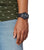 Orologio Casio G-Shock da uomo al polso, cinturino nero e quadrante scuro