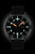 Orologio da uomo con quadrante nero, indici luminescenti arancioni e cinturino in pelle