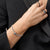 Bracciale con charm in acciaio inossidabile, decorazione in zirconi e segmento nero