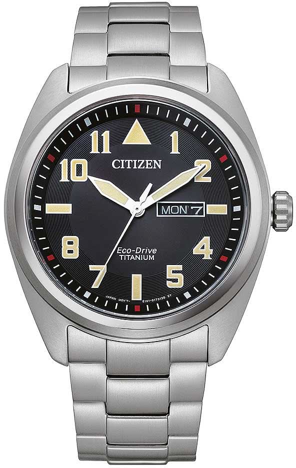 Titan-Gliederbanduhr von CITIZEN mit schwarzem Zifferblatt und Leuchtzeigern