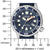 Orologio da uomo vista frontale con quadrante blu e lunetta girevole per immersioni