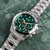 Zegarek chronograf BOSS Hero z zieloną tarczą, złotymi detalami i bransoletą ze stali szlachetnej