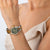 Orologio da donna al polso con quadrante verde e bracciale in acciaio inossidabile oro-argento
