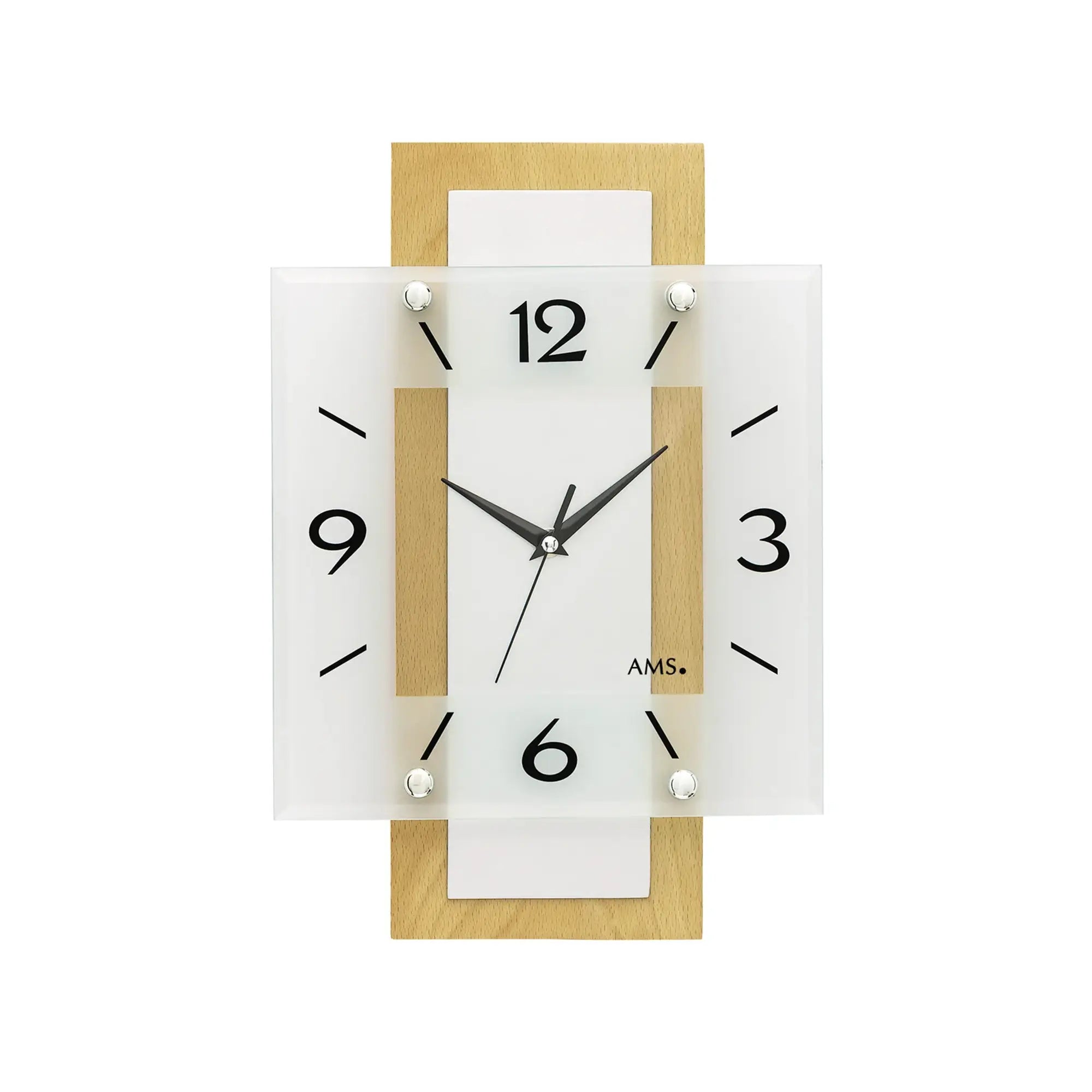 Wanduhr: facettiertes Mineralglas, weißes Zifferblatt, Buche-Holzrahmen, schwarze Zeiger