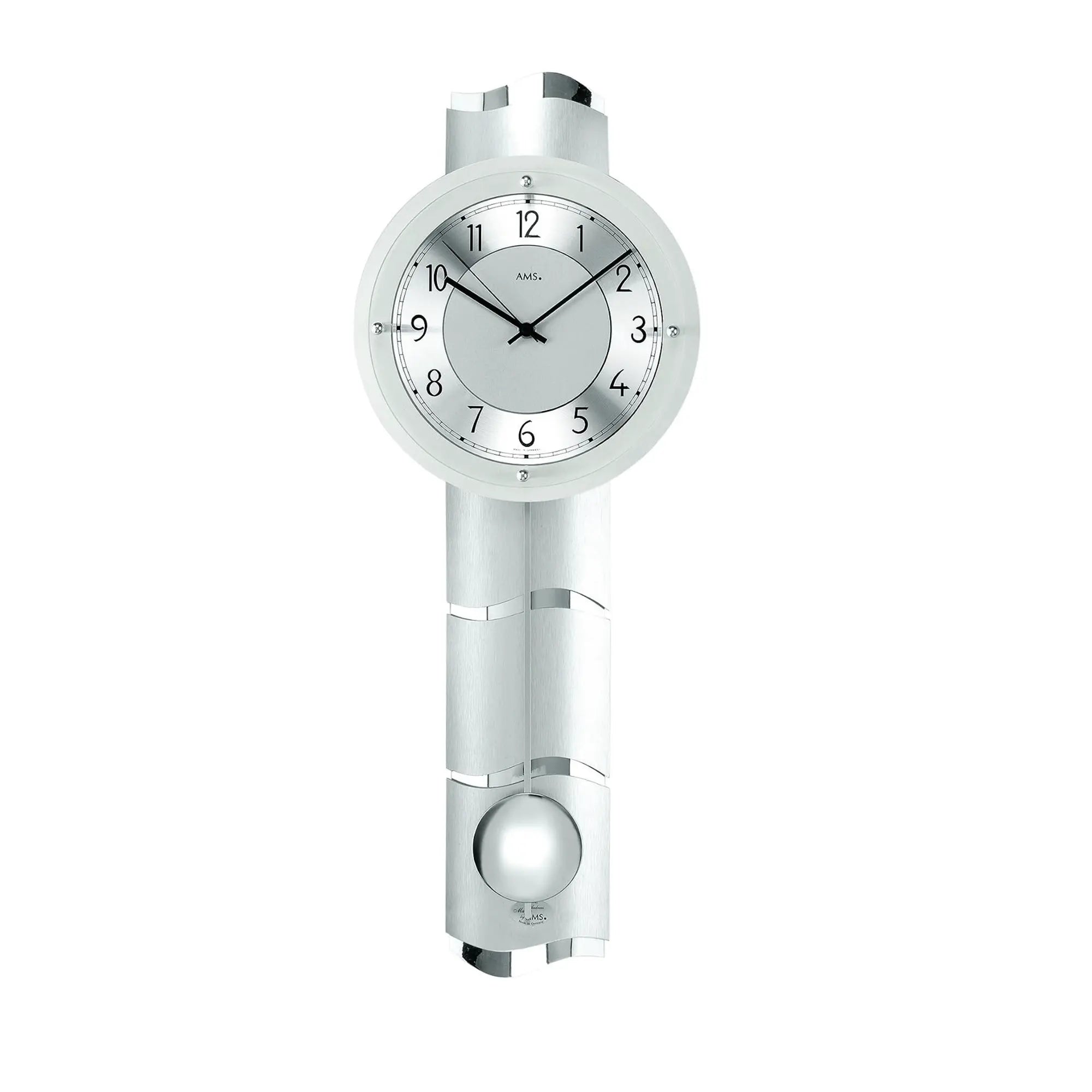Silberne Funk-Pendelwanduhr mit rundem Zifferblatt und arabischen Ziffern
