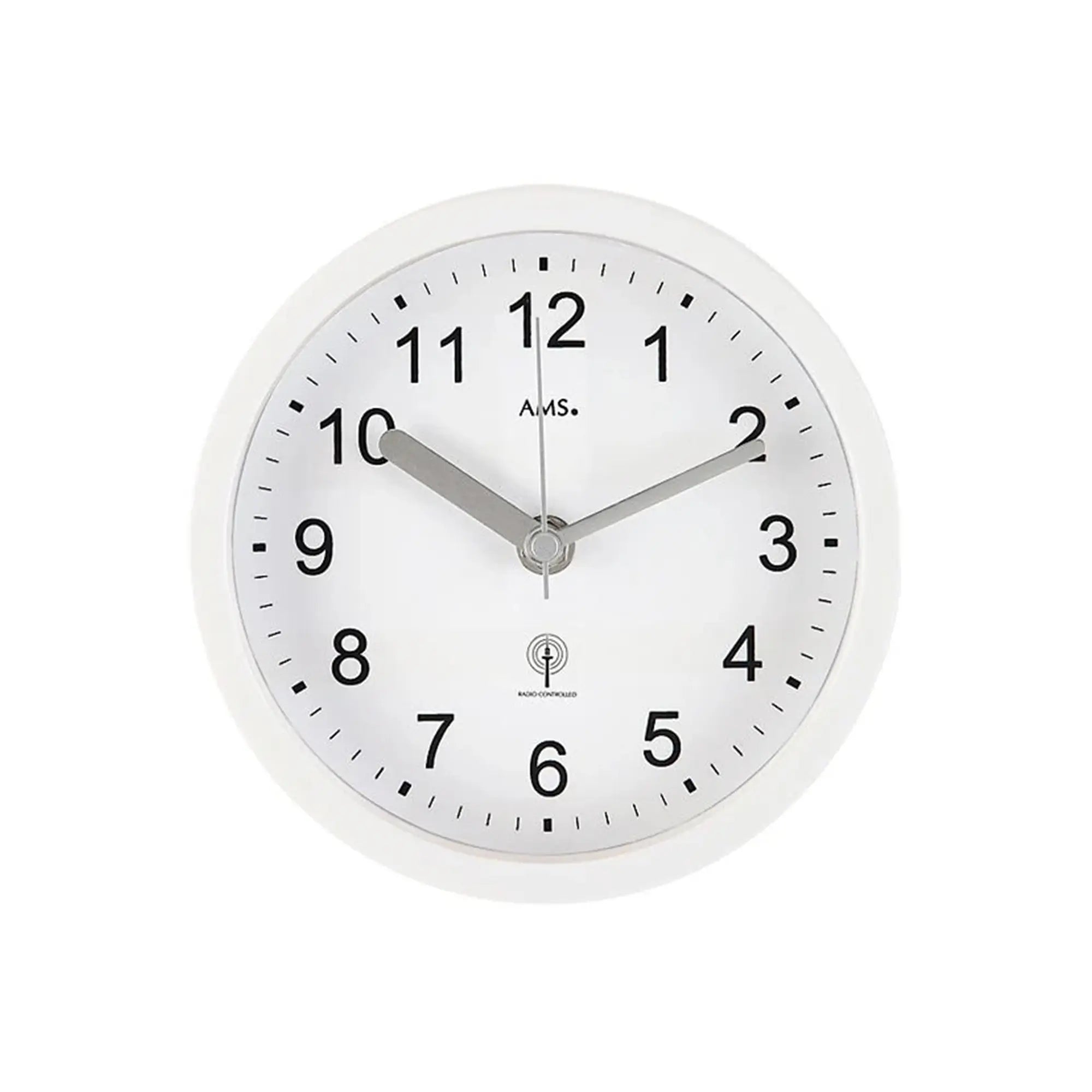 Weiße runde AMS Wanduhr mit analogen Zeigern und schwarzen Ziffern