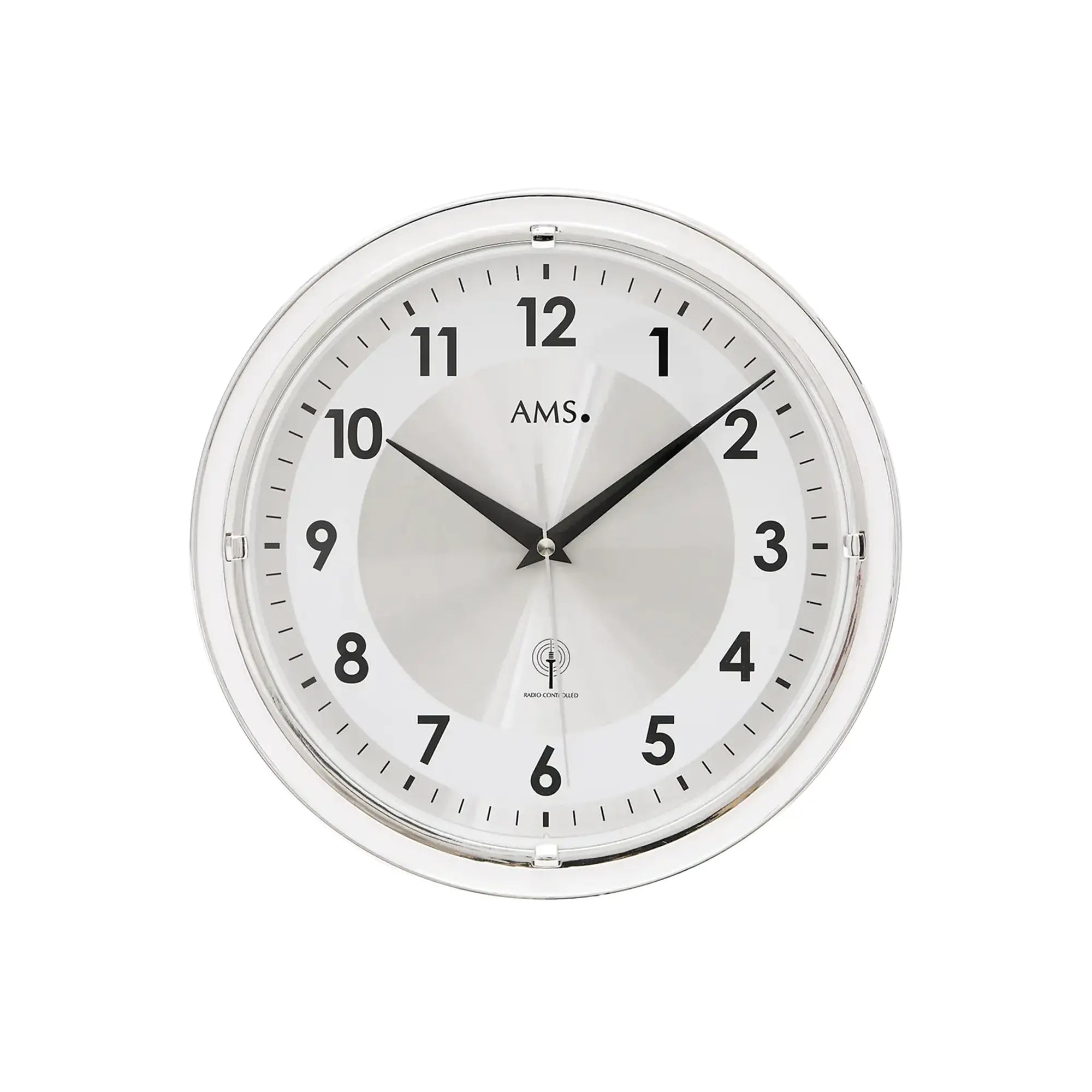 AMS Funk-Wanduhr mit rundem Silberrahmen, weißem Zifferblatt und schwarzen Stundenmarken