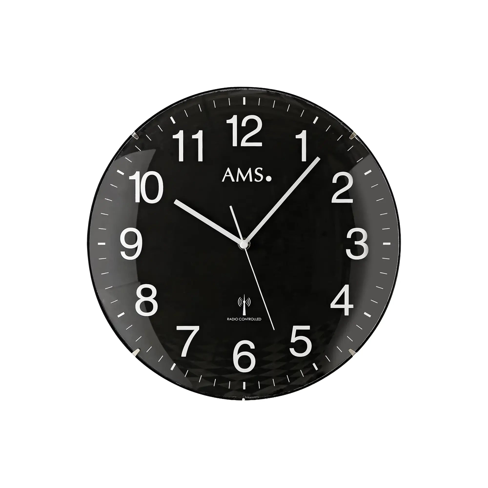 AMS Wanduhr schwarz mit weißen Ziffern, Strichskala, zwei Zeigern und Funk-Logo