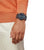 Orologio da uomo Casio G-Shock al polso, cassa nera con display blu