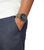 Orologio da uomo Casio G-Shock al polso con cinturino in resina verde scuro e display digitale