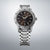 Orologio da uomo Seiko con quadrante nero, cinturino in acciaio inossidabile argentato e corona