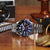 Seiko 5 Sports Herrenarmbanduhr mit blauem Zifferblatt, geriffelte Lünette, Metallband