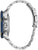 Herrenuhr in Seitenansicht mit silbernem Gehäuse, Drückern und Metallarmband