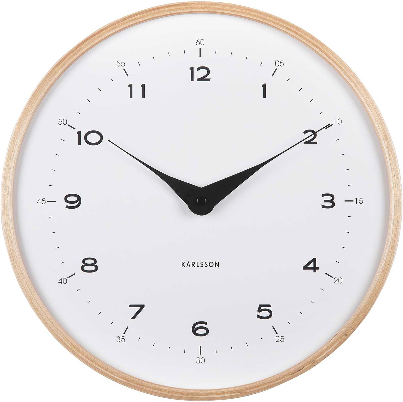 Orologio da parete Karlsson con cornice in legno chiaro e quadrante nero, numeri arabi
