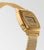 Orologio da donna con cassa color oro e cinturino mesh, vista laterale con display allarme/timer