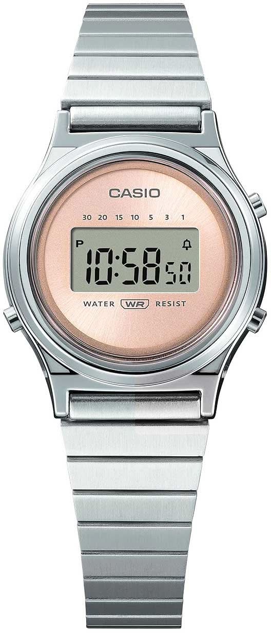 Orologio da donna con bracciale in metallo argentato, cassa rotonda e display digitale beige