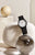 Schwarze Armbanduhr mit weißem Zifferblatt, arabischen Zahlen und CASIO