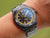 Orologio subacqueo da uomo al polso, quadrante nero con anello blu e cinturino in metallo