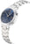 Vista laterale: orologio da polso in argento con quadrante blu, corona e cinturino in metallo