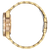 Herrenuhr von der Seite: goldfarbenes Armband mit rechteckigen Gliedern