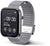 Smartwatch con display nero e cinturino in maglia metallica argentata, chiusura a vista