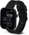 Smartwatch nera con display squadrato e cinturino in silicone a fori multipli, vista frontale e laterale