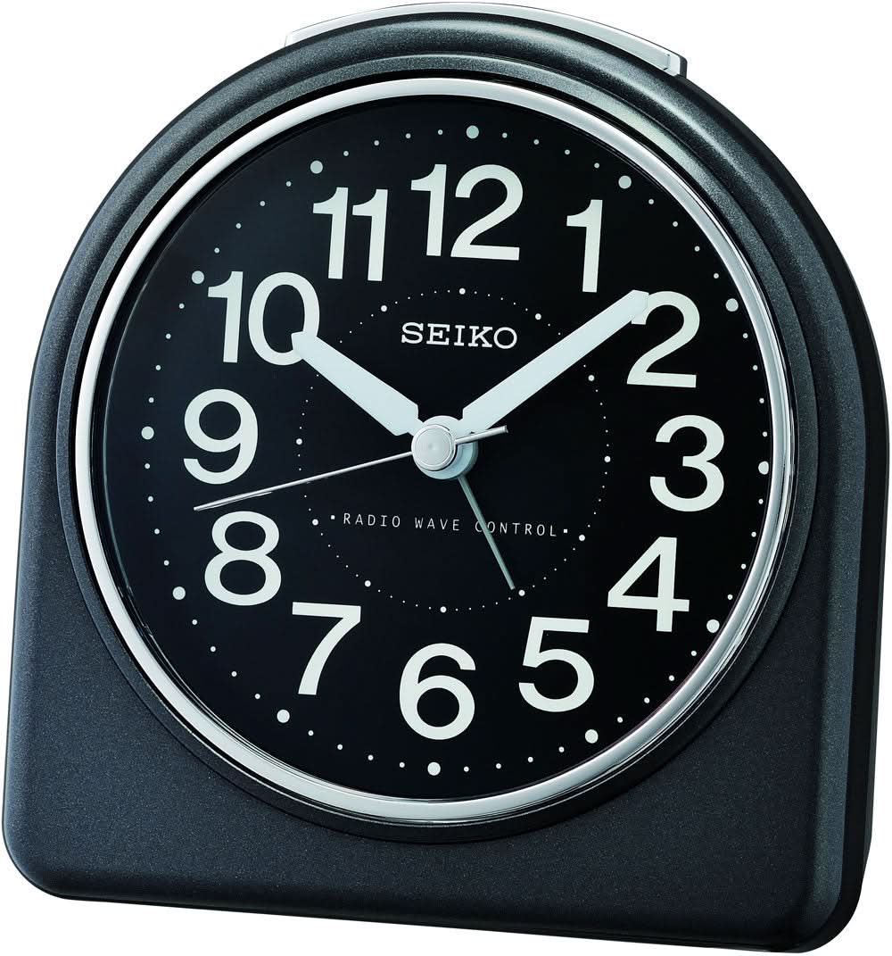 Orologio radiocontrollato analogico con quadrante nero e grandi numeri arabi, bordo argentato