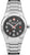 Silberne Herrenuhr mit schwarzem Zifferblatt, roten Zeigern und Metallarmband.