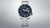 Seiko Herrenuhr mit blauem Zifferblatt, MON-Datum und Stahlband