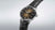 Orologio da uomo con cinturino in pelle nera, quadrante soleil dorato e corona laterale