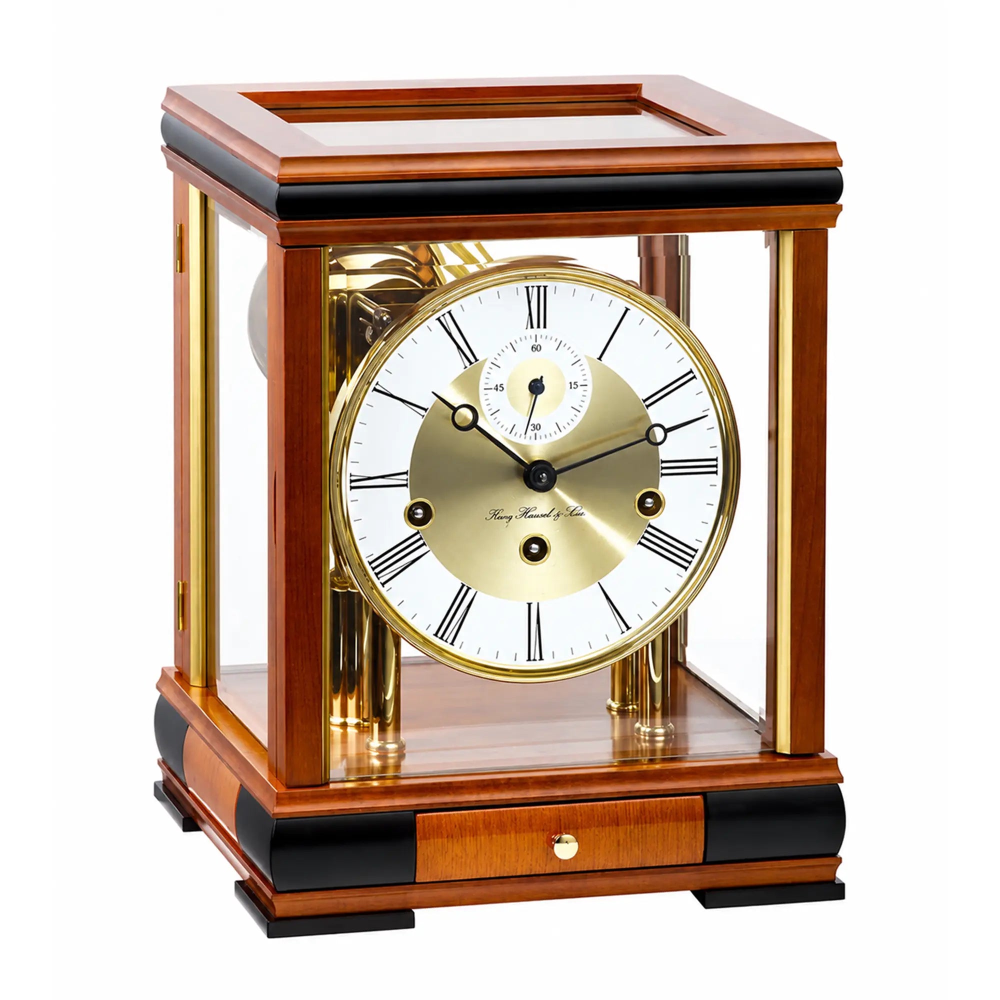 Orologio da tavolo in ciliegio con cassa in vetro, movimento dorato e quadrante romano