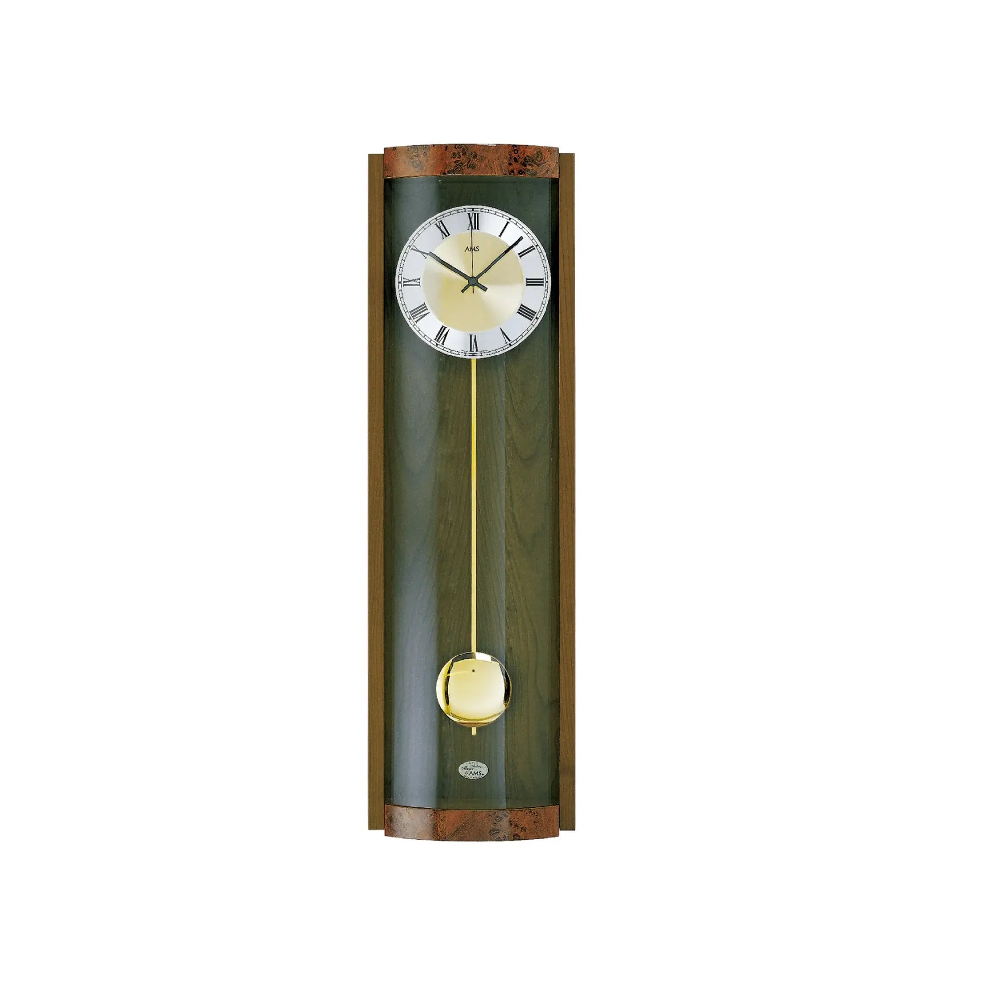 Wanduhr mit rundem Zifferblatt und gelbem Pendel am goldenen Faden im Holzgehäuse