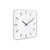 Quadratische Wanduhr mit weißem Zifferblatt und schwarzem Kantenrahmen, gewölbtes Glas.
