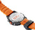 Orologio da uomo con cinturino arancione, fondello visibile "NEVER GIVE UP"