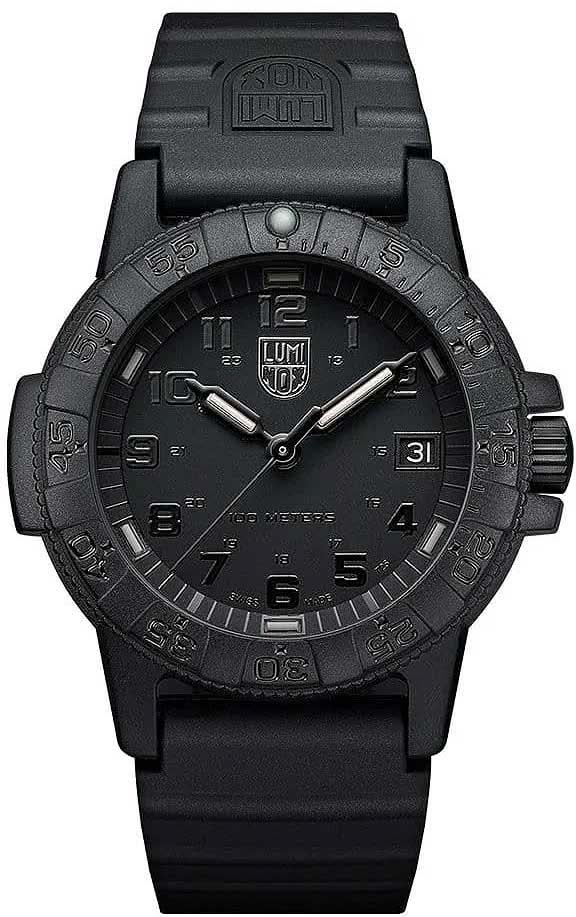 Orologio da uomo con quadrante nero, numeri arabi e cinturino in caucciù nero
