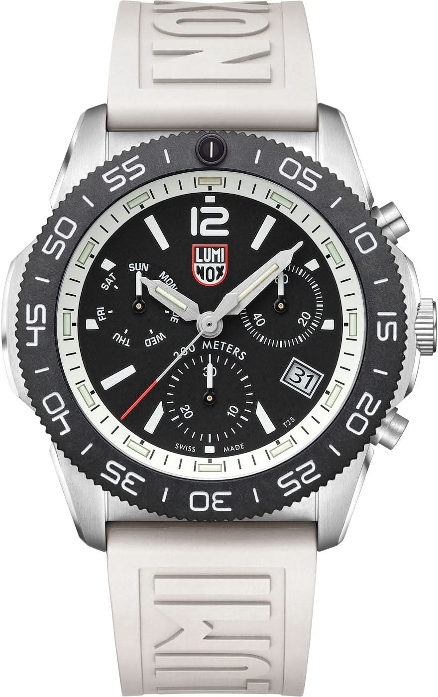 Orologio da uomo con quadrante nero, lunetta argentata e cinturino in silicone beige.