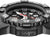Orologio da uomo in primo piano: lunetta con rehaut, lancette luminescenti e lancetta dei secondi rossa.