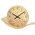 Quadrante dell'orologio da tavolo: lancette nere, logo A.M.S. e base curva in legno effetto ottone